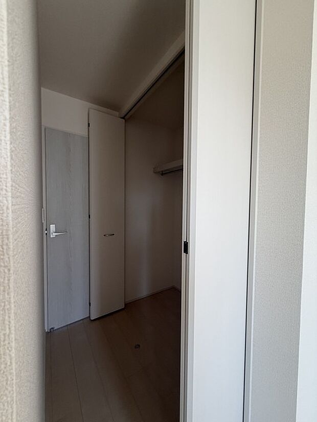 収納で悩む時間をなくしたい。家族の衣服が多くても頼もしいWIC(ウォークインクローゼット)