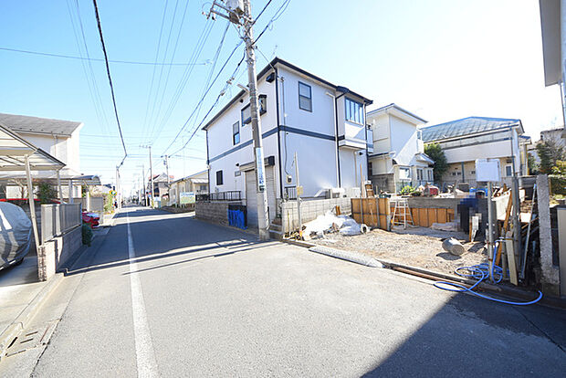 カースペースは1台駐車できます。車庫の出し入れのしやすさなど、実際に現地にてご確認ください。