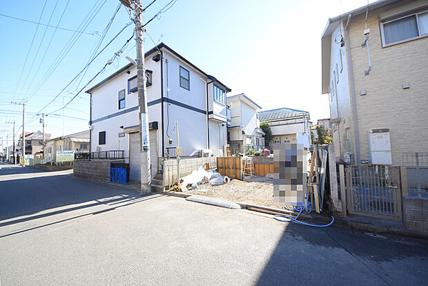 戸建てが立ち並ぶ静かな住宅街。四季折々の移り変わりを感じながら自然と楽しみ、暮らす、そんな毎日を日々の中で感じられる住環境