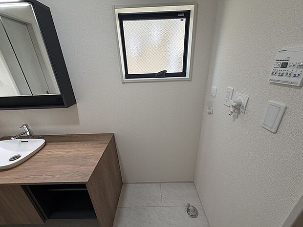 ゆとりの洗面スペースで朝の身支度もスムーズに行えます。