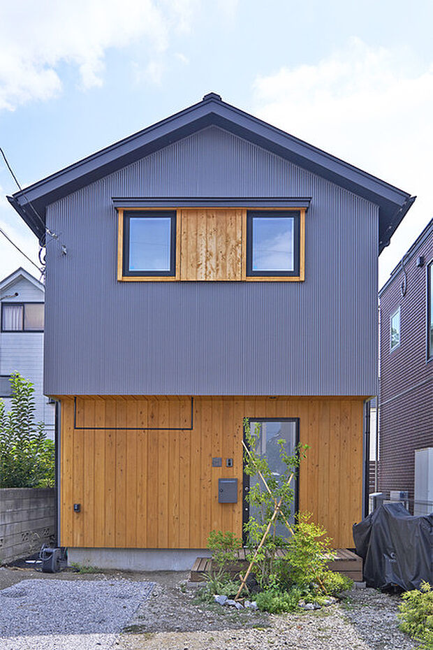 (参考写真)外観はガルバリウム鋼板をメインにしつつ、一部を杉板張りにしたデザインとなります。 ・プラン建物面積:建物64.46平米PLAN ・プラン建物価格:3、520万円(税込)