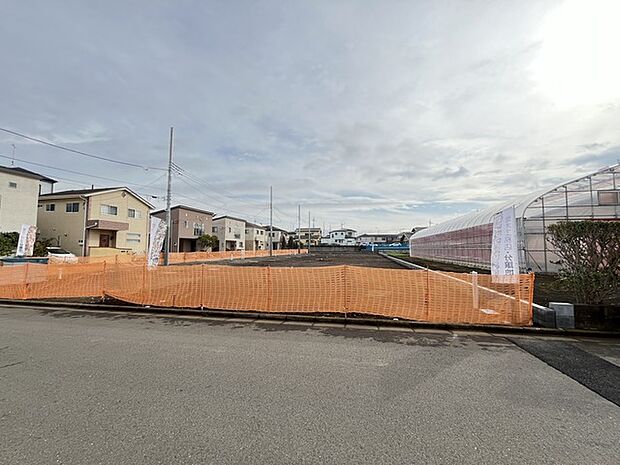 全11区画の開発分譲地（建築条件付き売地） 建物に関しては、指定の設計・施工会社が建築をすることが条件です。