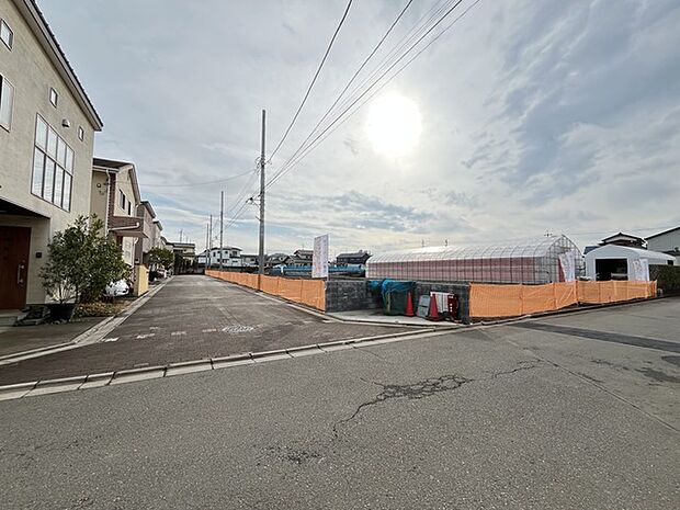 全11区画の開発分譲地（建築条件付き売地） 建物に関しては、指定の設計・施工会社が建築をすることが条件です。