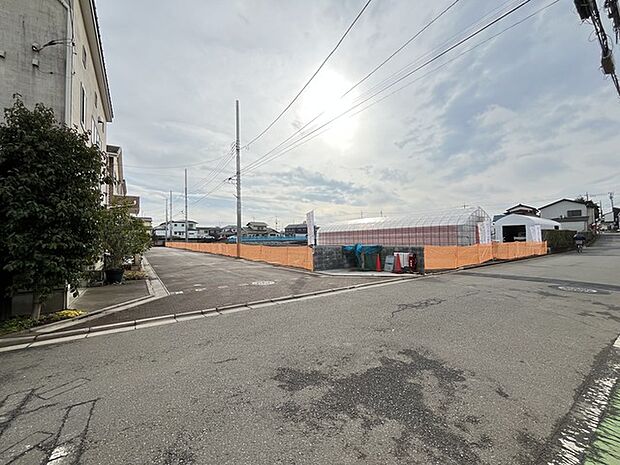全11区画の開発分譲地（建築条件付き売地） 建物に関しては、指定の設計・施工会社が建築をすることが条件です。
