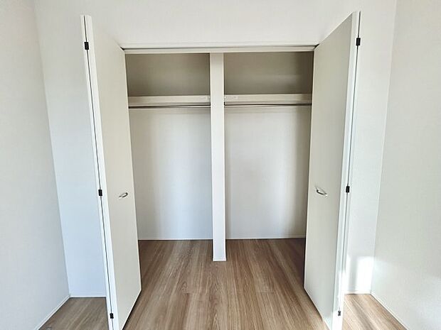 大容量クローゼット付き!家族の成長と共に増える荷物もスッキリ収納。