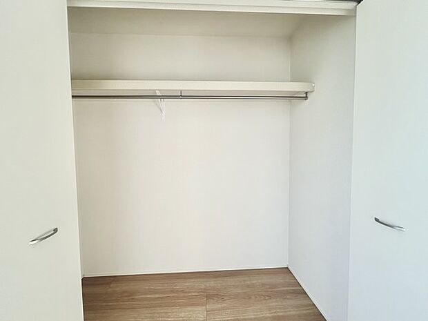 大容量クローゼット付き!家族の成長と共に増える荷物もスッキリ収納。