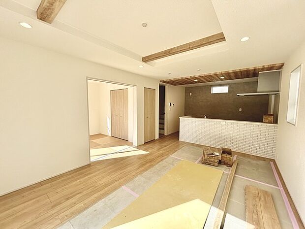 夕食の時間。家族、友人、両親、親戚との会話がより料理を美味しくしてくれる。あっという間に時間が過ぎてしまう居心地の良さは、普段はほっとする空間としてここにあります。