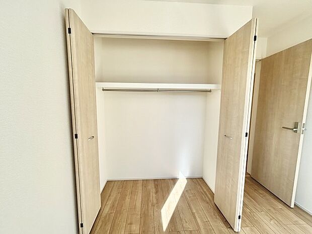 大容量クローゼット付き!家族の成長と共に増える荷物もスッキリ収納。