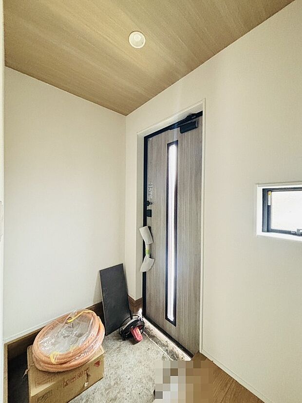 気持ちよくご家族やゲストを送迎できるスタイリッシュでスッキリとした玄関です。 