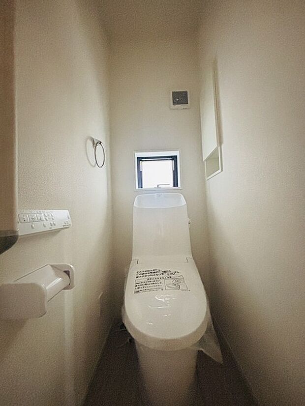 1.2階にそれぞれトレイがございます。朝の混雑時に分散して利用できるほか、ゲスト用としても使い分けることもできます。 