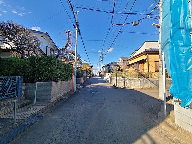 戸建てが立ち並ぶ静かな住宅街。四季折々の移り変わりを感じながら自然と楽しみ、暮らす、そんな毎日を日々の中で感じられる住環境