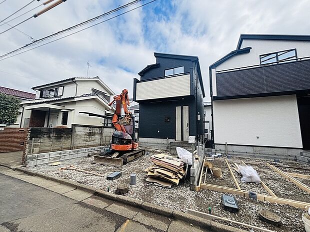 セカンドカーや来客時にも便利なカースペース2台分ございます。 