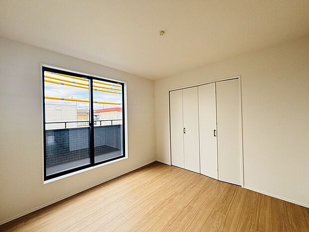 広々収納で、仕事着、普段着をまとめて収納できます。 