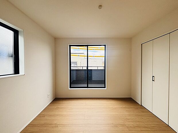 2面採光を確保した明るい室内は、爽やかな風を感じる居心地の良い空間です。 