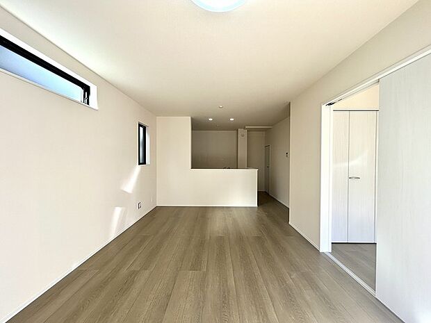 リビングは家具の配置も思いのまま。自由度が高い設計です。