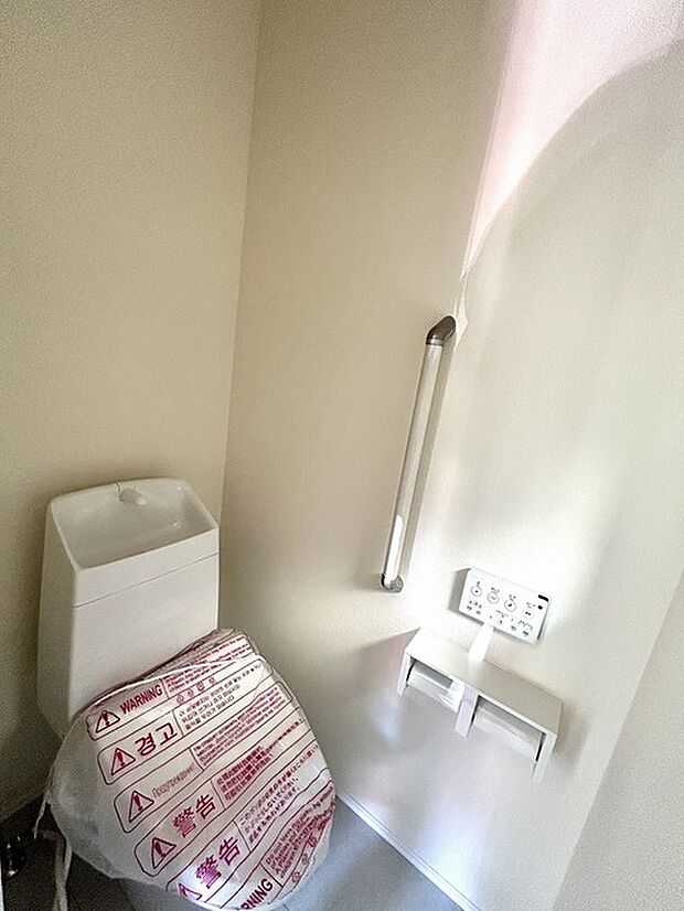 1.2階にそれぞれトレイがございます。朝の混雑時に分散して利用できるほか、ゲスト用としても使い分けることもできます。