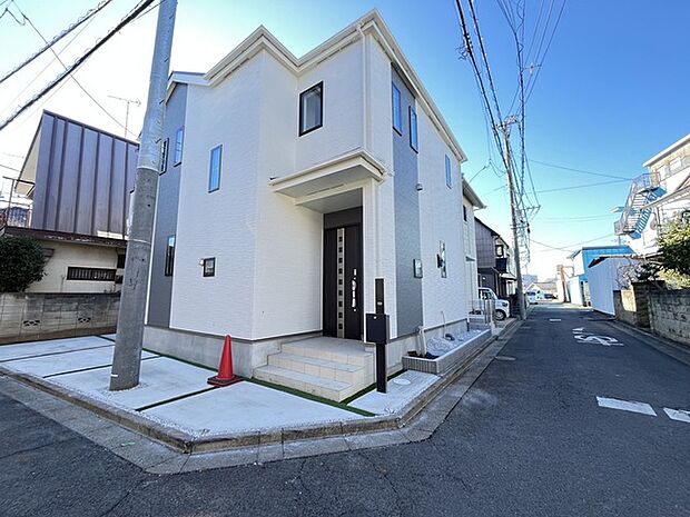 玄関はおうちの顔とも呼ばれる重要な場所!明るくスッキリと見える空間で住まう人を見送り、出迎えてくれます。