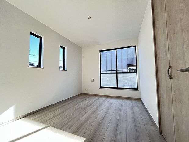 2面採光を確保した明るい室内は、爽やかな風を感じる居心地の良い空間です。