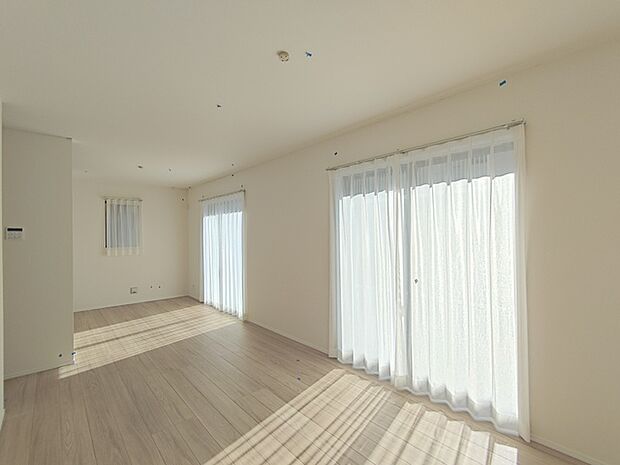 【LDK/約16帖】 北向きの土地でありながら、1階も陽当たり良好です!