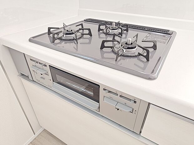 3口あれば、大きなフライパンを使いながら横でお湯を沸かせます!