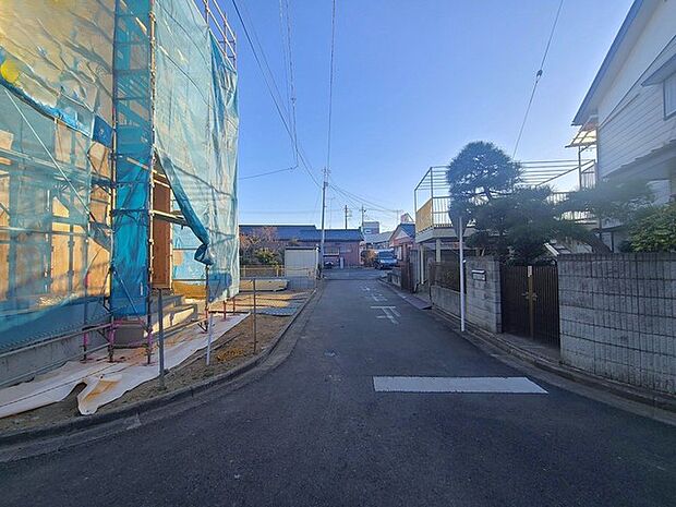 戸建てが立ち並ぶ静かな住宅街。四季折々の移り変わりを感じながら自然と楽しみ、暮らす、そんな毎日を日々の中で感じられる住環境