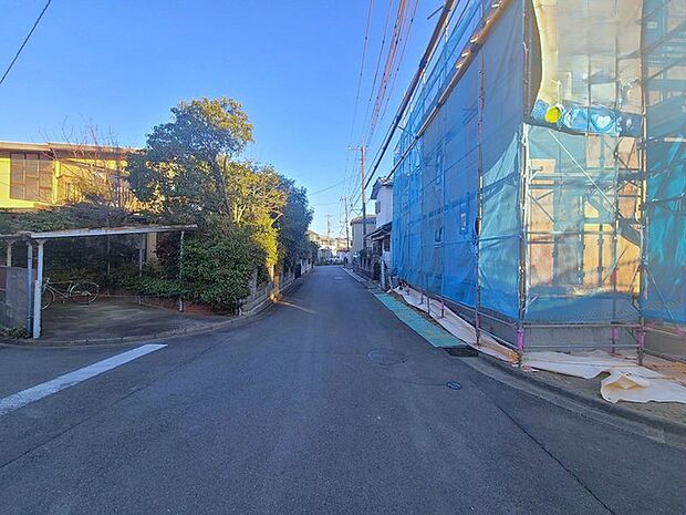 戸建てが立ち並ぶ静かな住宅街。四季折々の移り変わりを感じながら自然と楽しみ、暮らす、そんな毎日を日々の中で感じられる住環境