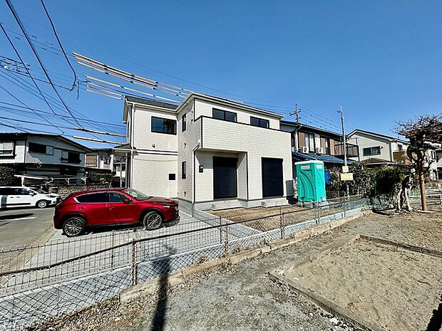 周辺のお家との距離もあり、圧迫感のない立地