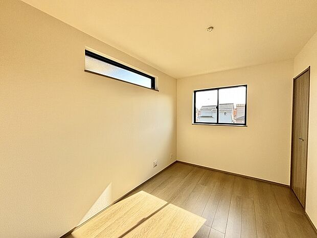 衣類の整理整頓に嬉しいクローゼット付きのお部屋。お子様のお部屋としても便利です。