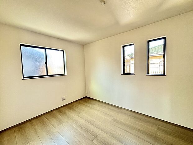 2面採光を確保した明るい室内は、爽やかな風を感じる居心地の良い空間です。