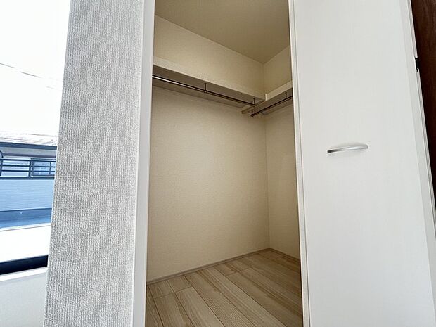 収納で悩む時間をなくしたい。家族の衣服が多くても頼もしいWIC（ウォークインクローゼット） 