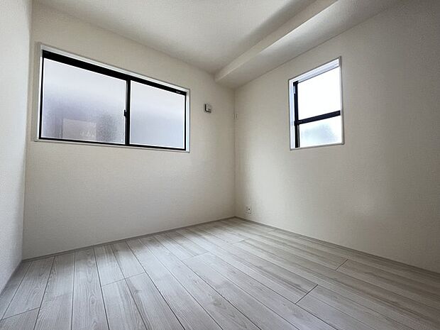 2面採光を確保した明るい室内は、爽やかな風を感じる居心地の良い空間です。