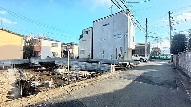 戸建てが立ち並ぶ静かな住宅街。四季折々の移り変わりを感じながら自然と楽しみ、暮らす、そんな毎日を日々の中で感じられる住環境