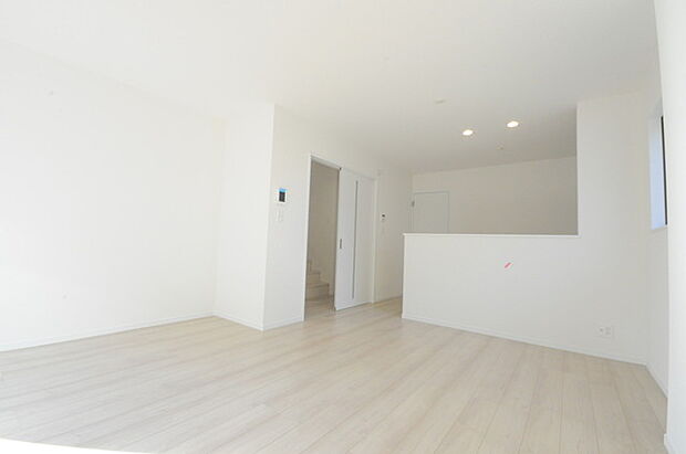 リビングは家具の配置も思いのまま。自由度が高い設計です。 