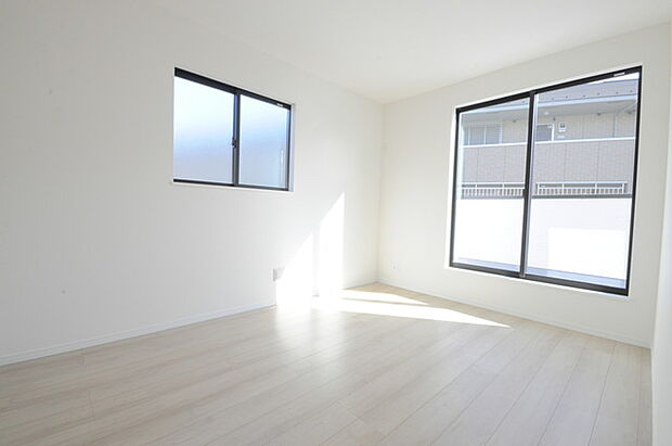 2面採光を確保した明るい室内は、爽やかな風を感じる居心地の良い空間です。