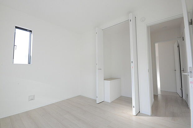 窓から眺める風景は一日の疲れを癒すヒーリングを奏でる、心地の良い時間を演出してくれます。室内も重要ですが、周りの環境もマイホーム選びの大事なポイント