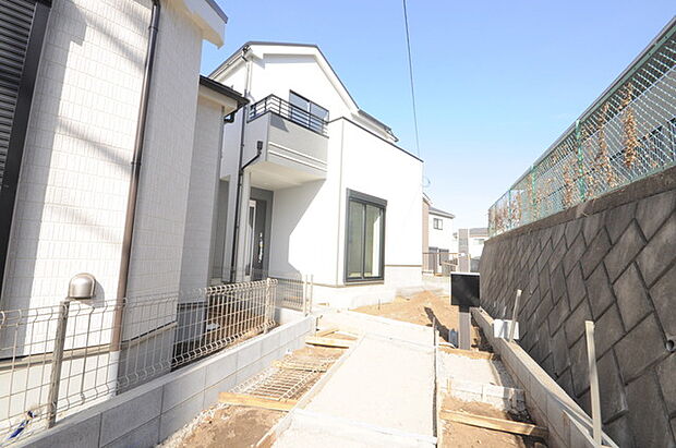 五感で感じる、現地でしかわからない事も沢山ございます。周辺環境なども一緒にご案内いたしますのでお気軽にお問合せください。 