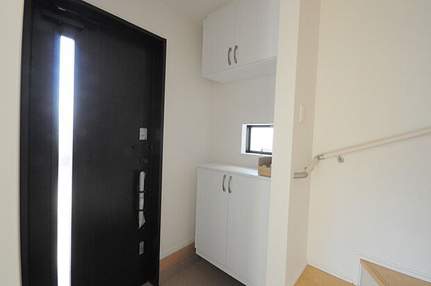 お客様をお迎えする玄関、お家の出入りもスムーズに行えます。