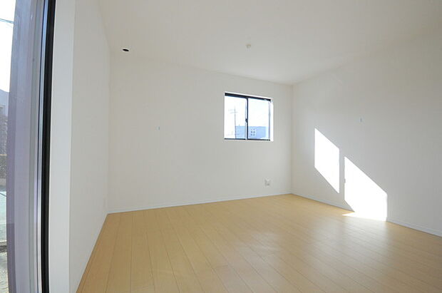 リビングは家具の配置も思いのまま。自由度が高い設計です。