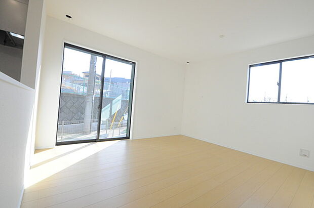 夕食の時間。家族、友人、両親、親戚との会話がより料理を美味しくしてくれる。あっという間に時間が過ぎてしまう居心地の良さは、普段はほっとする空間としてここにあります。 