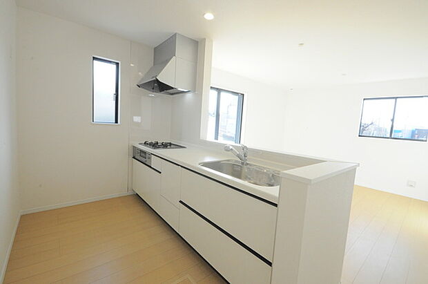 夕食の時間。家族、友人、両親、親戚との会話がより料理を美味しくしてくれる。あっという間に時間が過ぎてしまう居心地の良さは、普段はほっとする空間としてここにあります。