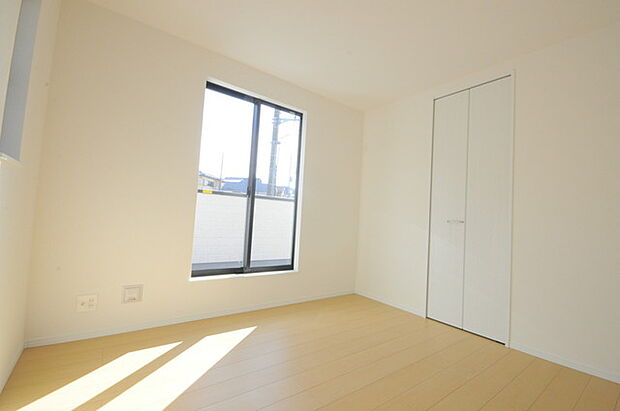 窓から眺める風景は一日の疲れを癒すヒーリングを奏でる、心地の良い時間を演出してくれます。室内も重要ですが、周りの環境もマイホーム選びの大事なポイント