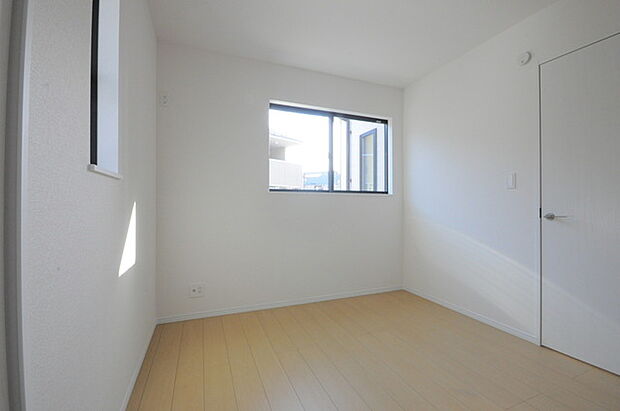 2面採光を確保した明るい室内は、爽やかな風を感じる居心地の良い空間です。 