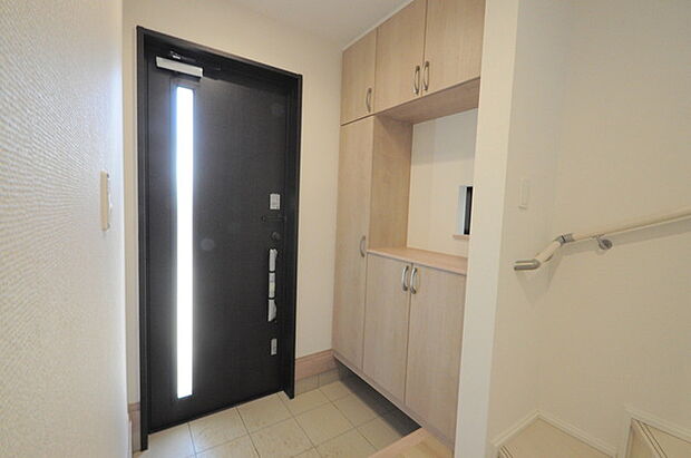 お客様をお迎えする玄関、お家の出入りもスムーズに行えます。 