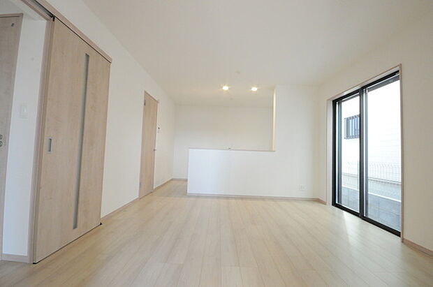 キッチンはオープンカフェスタイルだからリビングとの一体感はバッチリ。毎日のお料理時間も楽しくなりそうです。