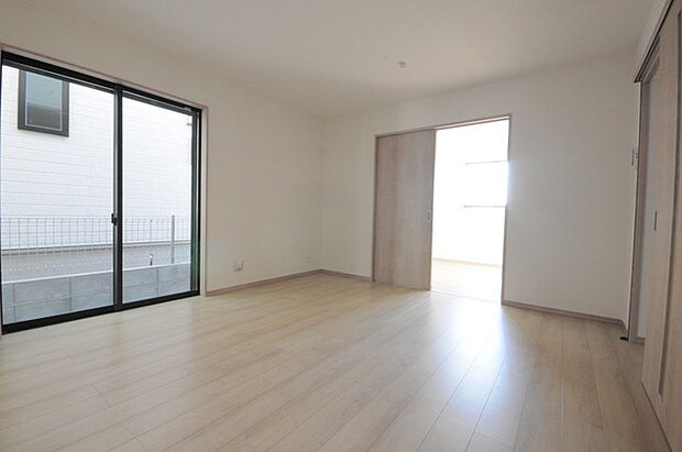 リビングは家具の配置も思いのまま。自由度が高い設計です。