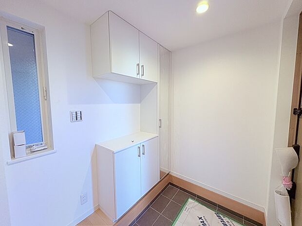 お客様をお迎えする玄関、お家の出入りもスムーズに行えます。