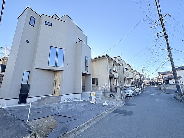 戸建てが立ち並ぶ静かな住宅街。四季折々の移り変わりを感じながら自然と楽しみ、暮らす、そんな毎日を日々の中で感じられる住環境 