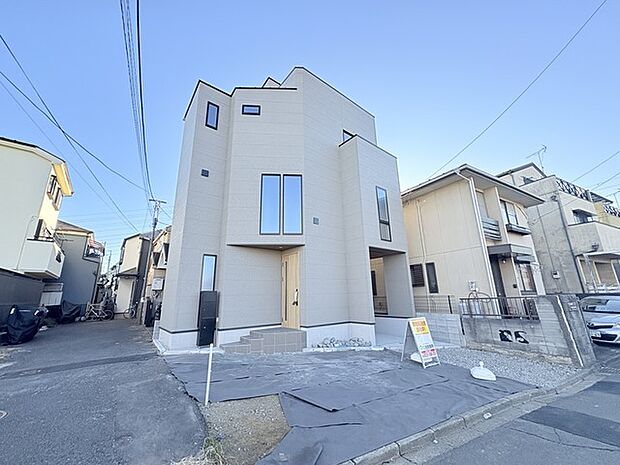 セカンドカーや来客時にも便利なカースペース2台分ございます。