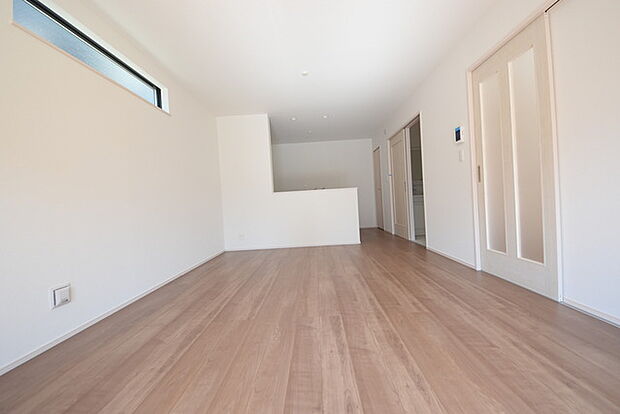 夕食の時間。家族、友人、両親、親戚との会話がより料理を美味しくしてくれる。あっという間に時間が過ぎてしまう居心地の良さは、普段はほっとする空間としてここにあります。 