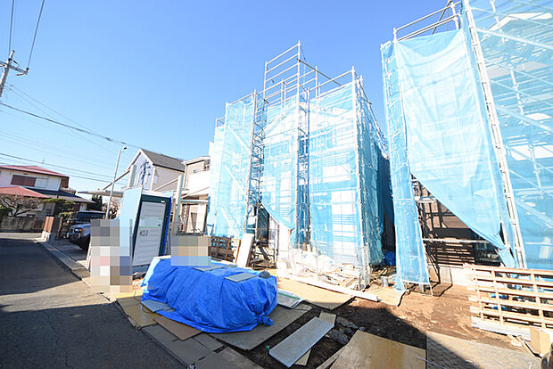 セカンドカーや来客時にも便利なカースペース2台分ございます。 